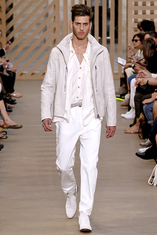 Louis Vuitton / - 2011